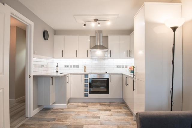 הנדון Finchley Contemporary 2 Bed Apartment + Parking מראה חיצוני תמונה